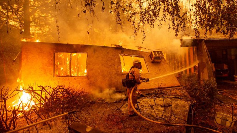 Foto-Foto Kebakaran Hutan Melanda California, 9 Orang Tewas - Bagian 3