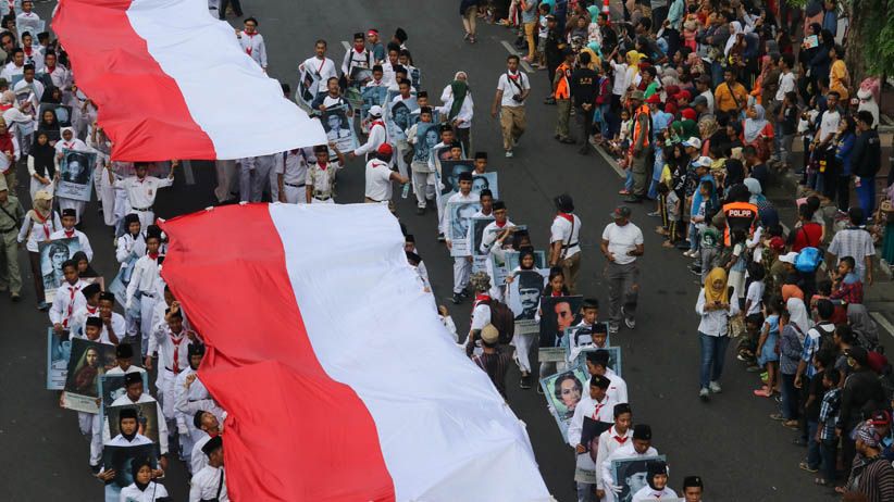 Barisan Panser Anoa Meriahkan Parade Surabaya Juang - Bagian 3