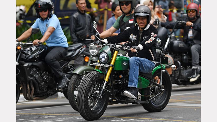 Presiden Jokowi bersama 195 Komunitas Motor Konvoi Keliling Kota Bandung - Bagian 4