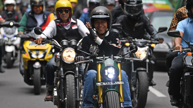 Presiden Jokowi bersama 195 Komunitas Motor Konvoi Keliling Kota Bandung - Bagian 3