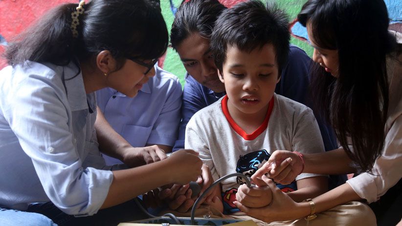 Mahasiswa Ubaya Ciptakan Inovasi Permainan Unik untuk Terapi Anak Autis - Bagian 6