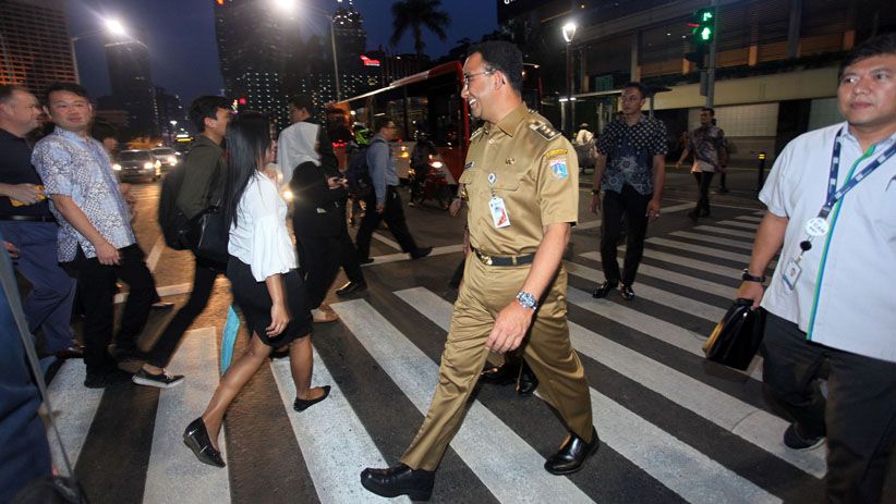 Lihat Fasilitas Bundaran HI, Gubernur Anies Mampir ke Posko Pewarta Foto - Bagian 5