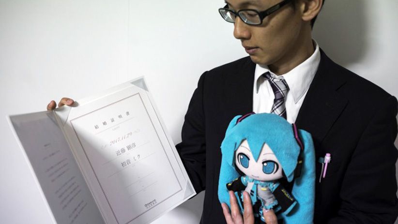 Jatuh Cinta, Pria di Jepang Menikah dengan Perempuan Hologram - Bagian 2