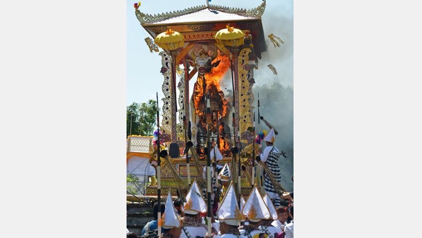 Ritual Ngaben Terbesar Keluarga Kerajaan Denpasar - Bagian 4
