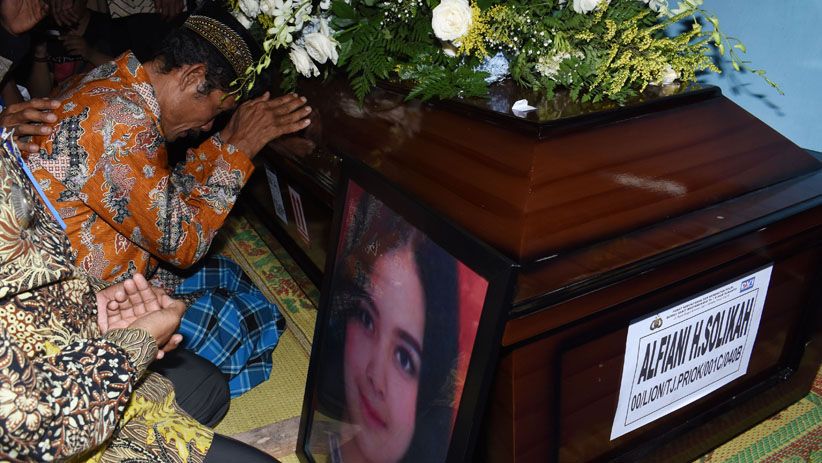 Jenazah Pramugari Lion Air JT610 Tiba di Madiun, Tangis Keluarga Pecah - Bagian 1