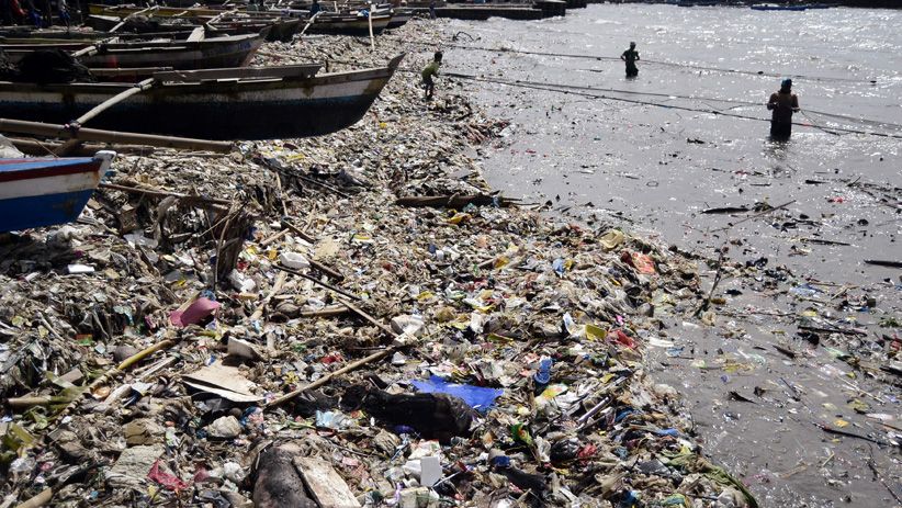 Pesisir Laut Bandar Lampung Dipenuhi Sampah - Bagian 2