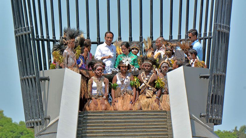 Jokowi Resmikan Monumen Kapsul Waktu 'Markas Avengers' di Merauke