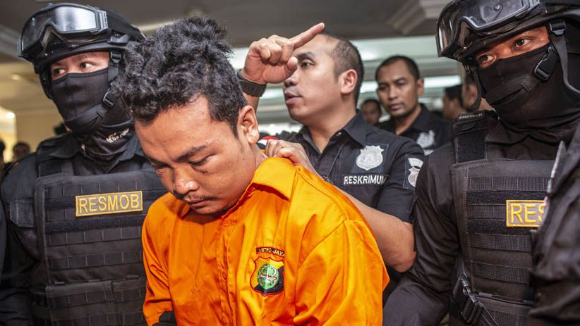 Tampang HS, Pelaku Pembunuhan Sekeluarga di Bekasi - Bagian 1