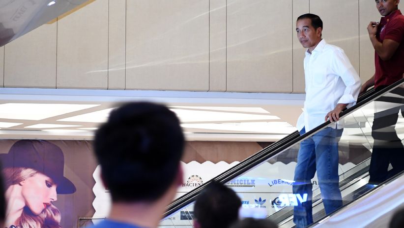  Presiden Jokowi Beli Baju untuk Kedua Cucu di Mal Tunjungan Surabaya - Bagian 6