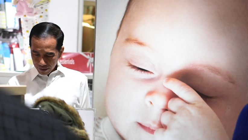  Presiden Jokowi Beli Baju untuk Kedua Cucu di Mal Tunjungan Surabaya - Bagian 4