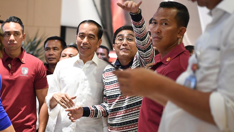  Presiden Jokowi Beli Baju untuk Kedua Cucu di Mal Tunjungan Surabaya - Bagian 2