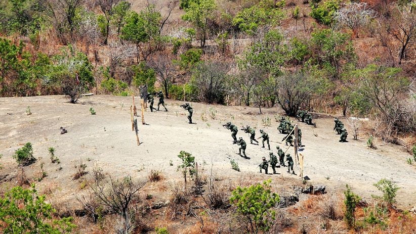 Prajurit TNI AD Latihan Tempur bersama Tentara Singapura di Situbondo - Bagian 3