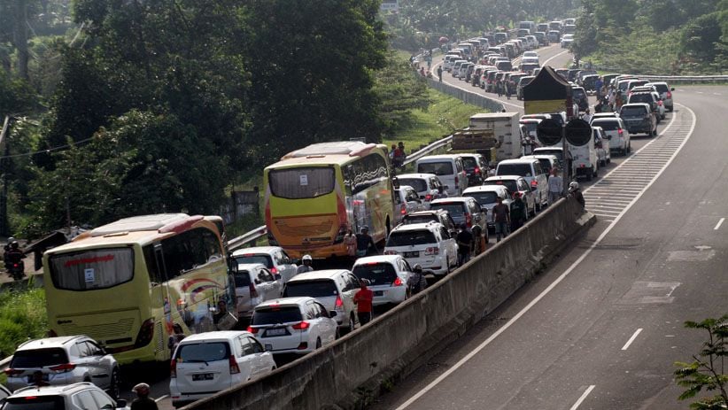 Libur Maulid Nabi Muhammad SAW, Jalur Puncak Macet Parah - Bagian 1