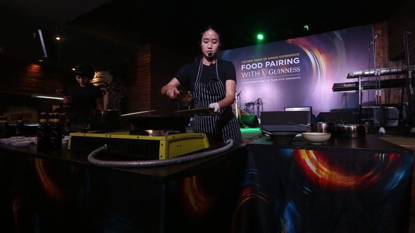 Chef Renatta Moeloek Sajikan Rawon Iga dalam Food Pairing with Guinness - Bagian 1