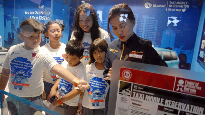 Blue Bird Dukung Kualitas Anak Indonesia - Bagian 4