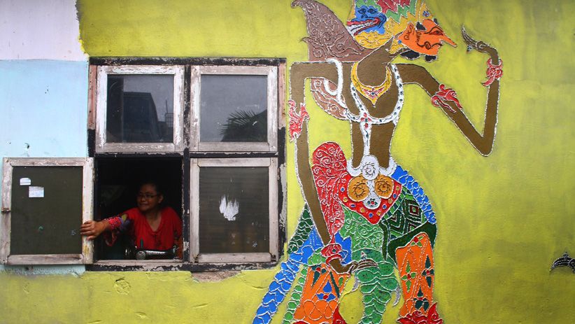 Rumah-Rumah di Kampung Ini Dihiasi 50 Tokoh Wayang Kulit - Bagian 3