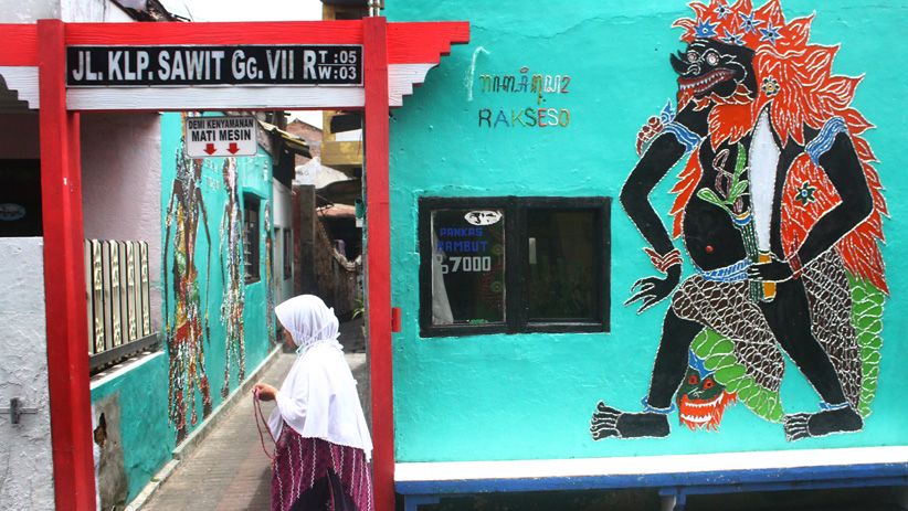 Rumah-Rumah di Kampung Ini Dihiasi 50 Tokoh Wayang Kulit - Bagian 2