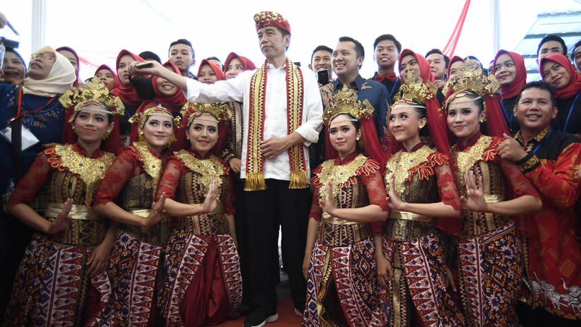 Usai Bagikan Sertifikat Tanah, Jokowi Cek Proyek Tol Bakauheni-Palembang - Bagian 3