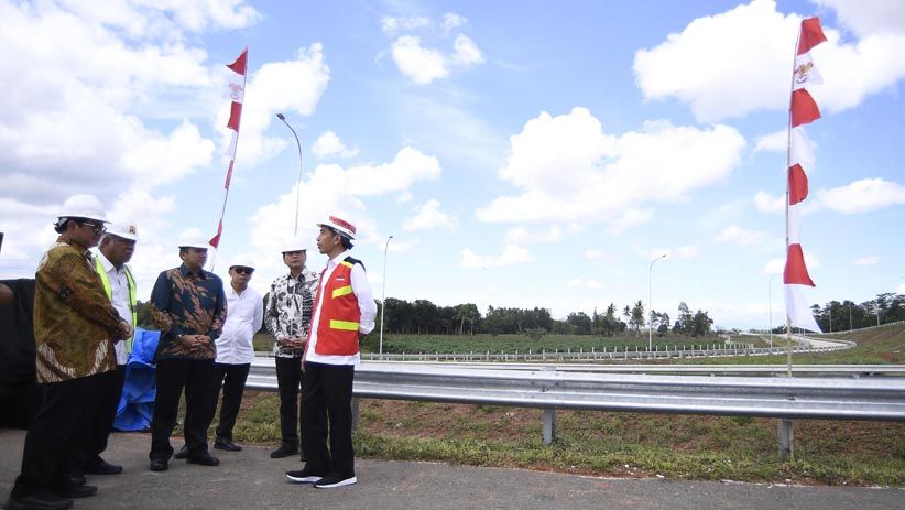 Usai Bagikan Sertifikat Tanah, Jokowi Cek Proyek Tol Bakauheni-Palembang - Bagian 2