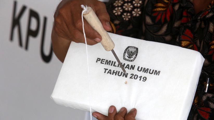 KPU Surabaya Siapkan Logistik Pemilu 2019 - Bagian 5