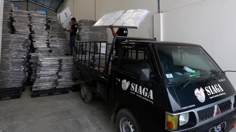 KPU Surabaya Siapkan Logistik Pemilu 2019 - Bagian 4