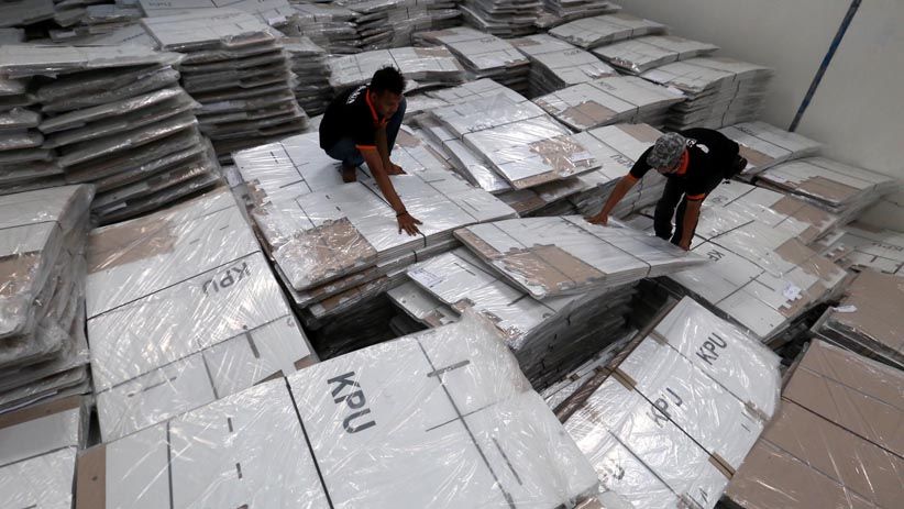 KPU Surabaya Siapkan Logistik Pemilu 2019 - Bagian 1