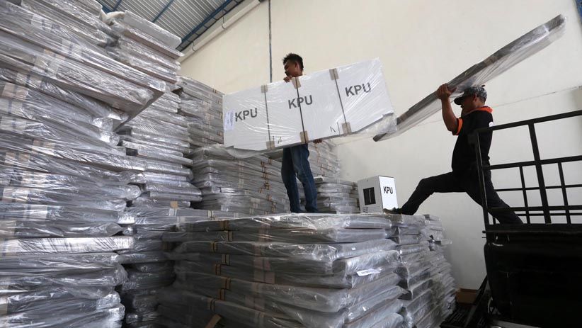 KPU Surabaya Siapkan Logistik Pemilu 2019 - Bagian 3