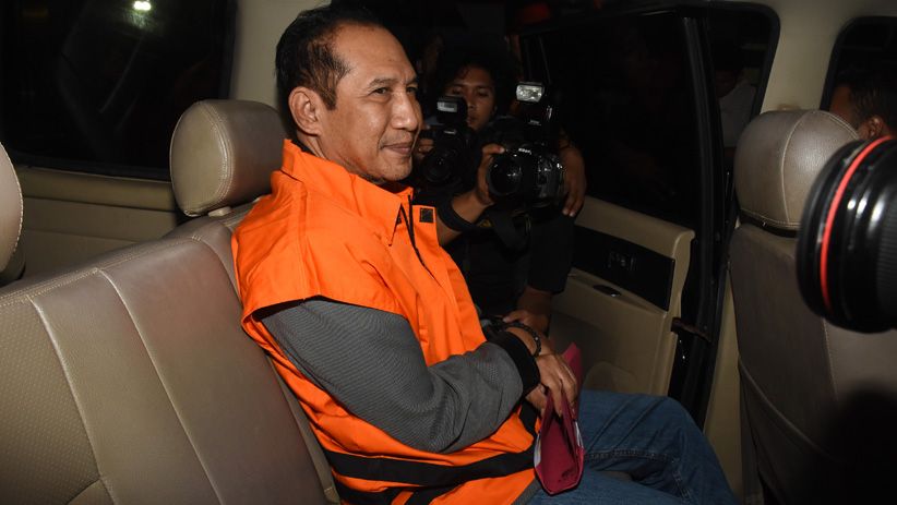 Jadi Tersangka, 2 Hakim PN Jaksel Pakai Rompi Tahanan KPK - Bagian 2