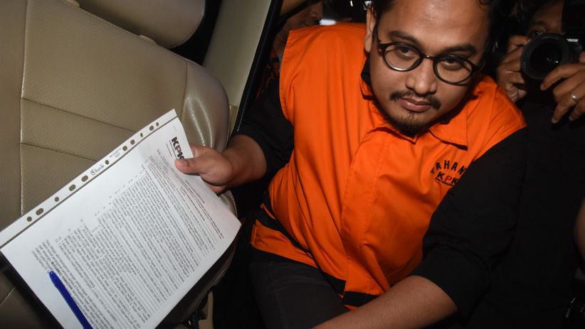 Jadi Tersangka, 2 Hakim PN Jaksel Pakai Rompi Tahanan KPK - Bagian 6