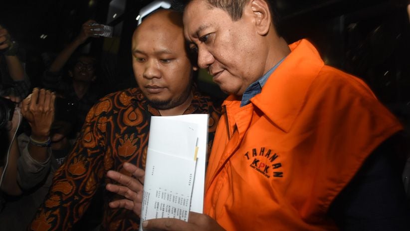 Jadi Tersangka, 2 Hakim PN Jaksel Pakai Rompi Tahanan KPK - Bagian 4