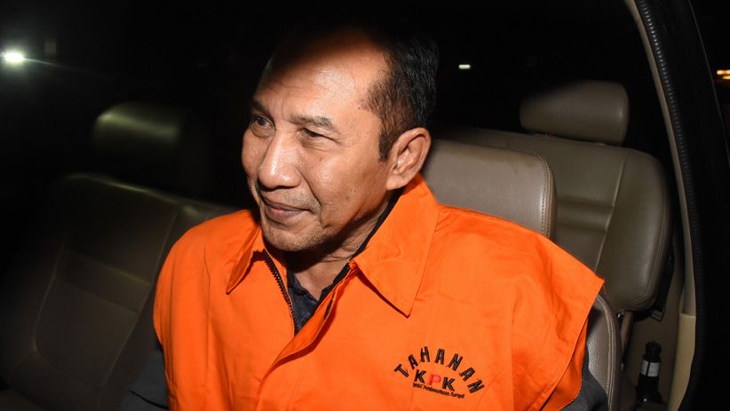 Jadi Tersangka, 2 Hakim PN Jaksel Pakai Rompi Tahanan KPK - Bagian 3