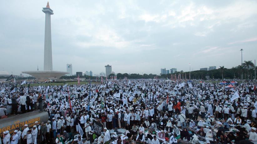 Ratusan Ribu Massa Aksi Reuni 212 Putihkan Jakarta - Bagian 7