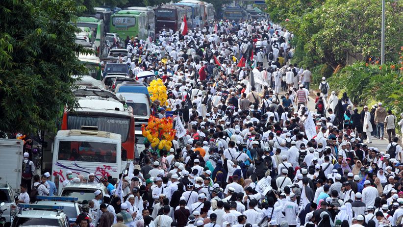 Ratusan Ribu Massa Aksi Reuni 212 Putihkan Jakarta - Bagian 6