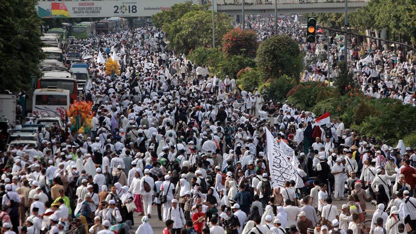 Ratusan Ribu Massa Aksi Reuni 212 Putihkan Jakarta - Bagian 1