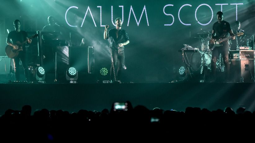 Jebolan Britain's Got Talent Calum Scott Hibur Penggemar di Balai Kartini - Bagian 2