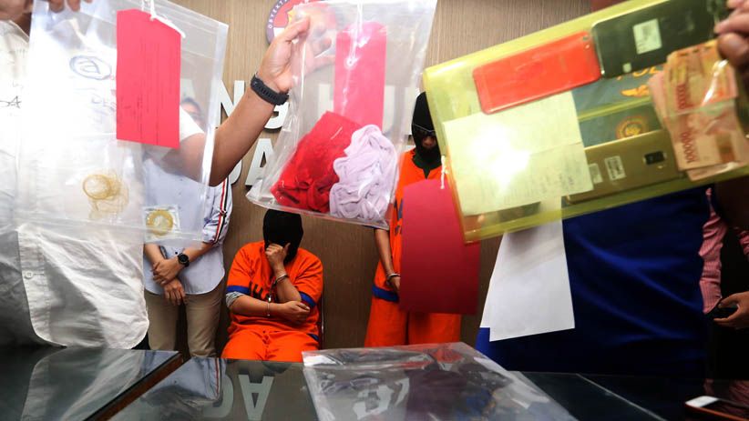 Sajikan Tari Striptis, Mami dan Manajer Karaoke di Blitar Ditangkap Polisi