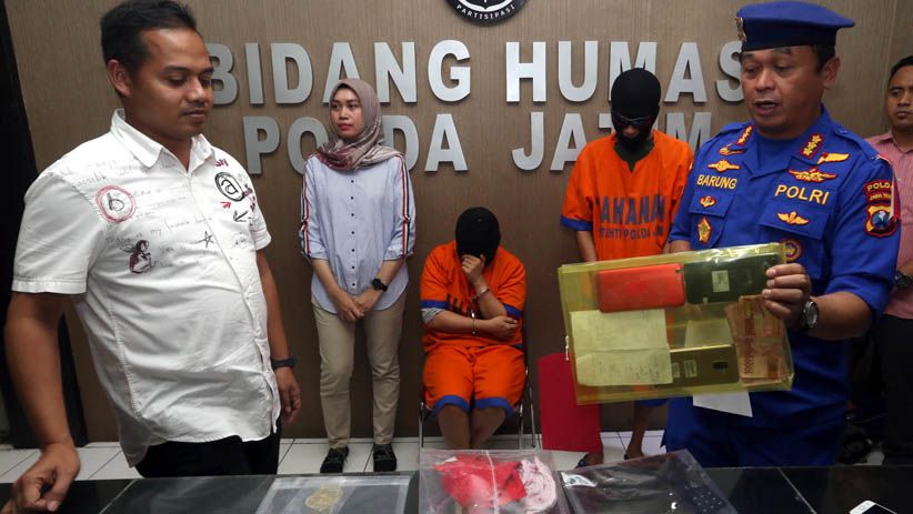 Sajikan Tari Striptis, Mami dan Manajer Karaoke di Blitar Ditangkap Polisi