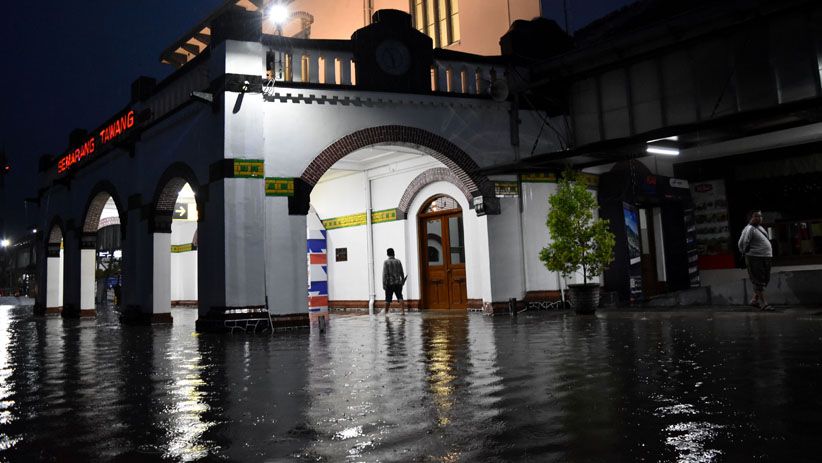 Penampakan Stasiun Tawang Semarang Terendam Banjir