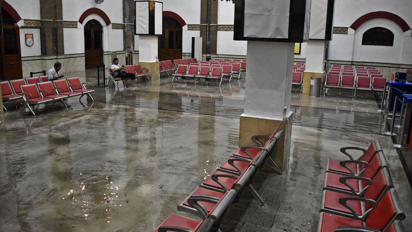 Penampakan Stasiun Tawang Semarang Terendam Banjir - Bagian 2