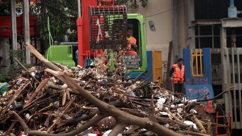 Pintu Air Manggarai Dipenuhi Tumpukan Sampah - Bagian 3