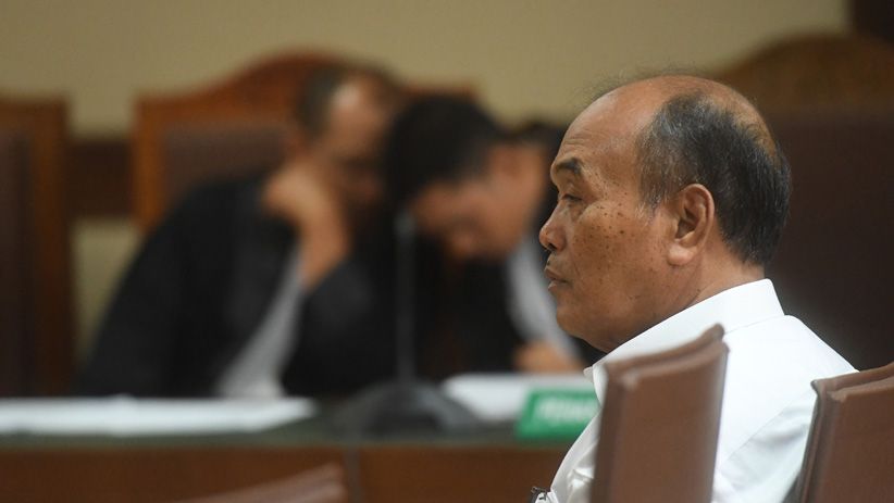 Mantan Dirut Jasindo Jalani Sidang Perdana Kasus Korupsi - Bagian 2
