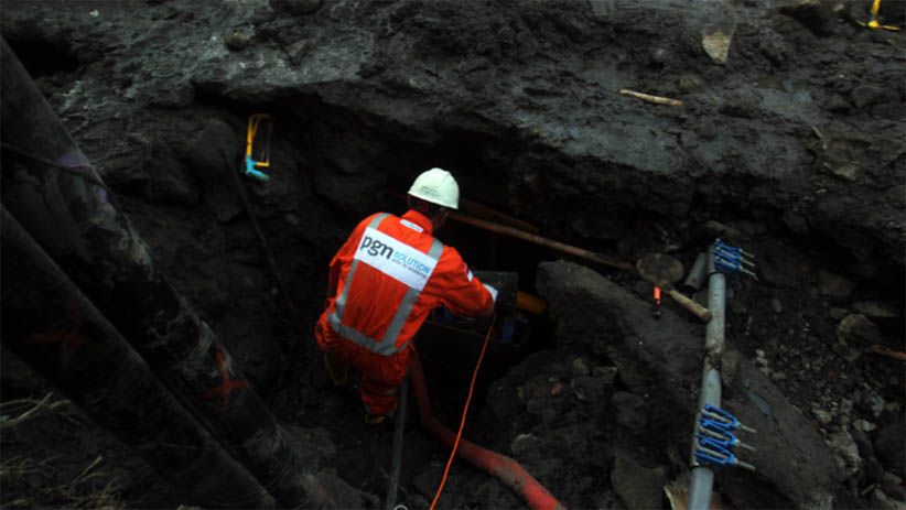 Perawatan Rutin Pipa Saluran Gas oleh Petugas PGN - Bagian 1