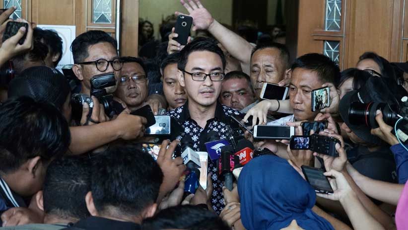 Ekspresi Zumi Zola Divonis 6 Tahun Penjara - Bagian 4