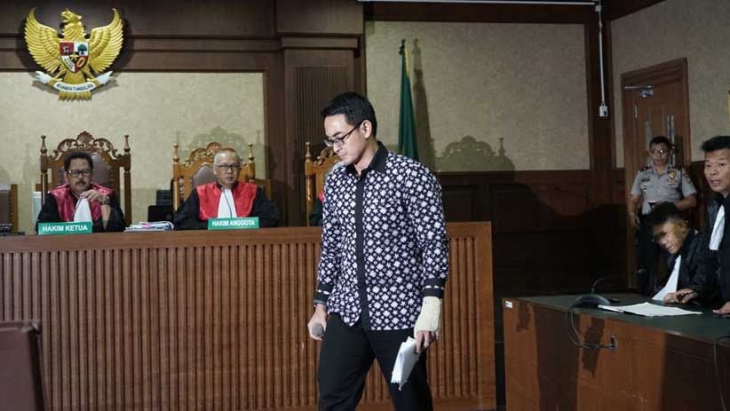 Ekspresi Zumi Zola Divonis 6 Tahun Penjara - Bagian 1