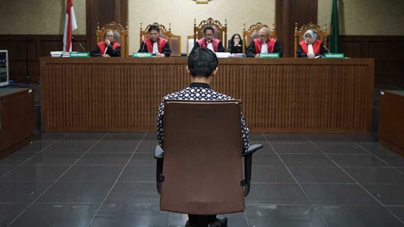 Ekspresi Zumi Zola Divonis 6 Tahun Penjara - Bagian 5