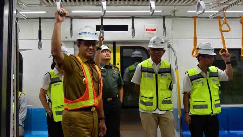 Gubernur Anies Cek Kesiapan Kereta MRT Rute Bundaran HI-Lebak Bulus - Bagian 4