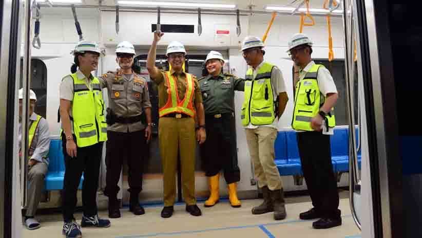 Gubernur Anies Cek Kesiapan Kereta MRT Rute Bundaran HI-Lebak Bulus - Bagian 2