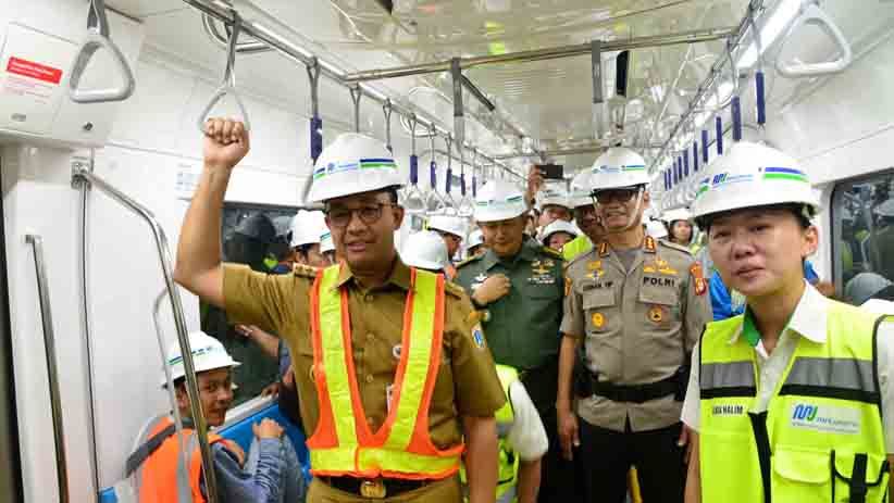 Gubernur Anies Cek Kesiapan Kereta MRT Rute Bundaran HI-Lebak Bulus - Bagian 1