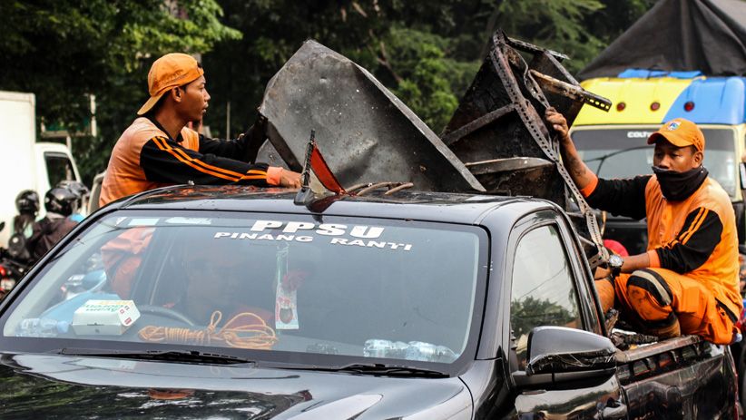 Kondisi Polsek Ciracas setelah Dirusak Ratusan Orang  - Bagian 2