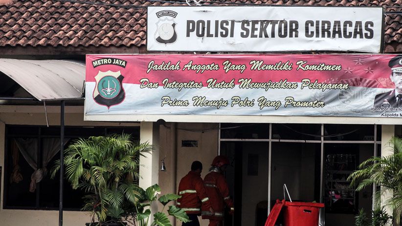 Kondisi Polsek Ciracas setelah Dirusak Ratusan Orang  - Bagian 3